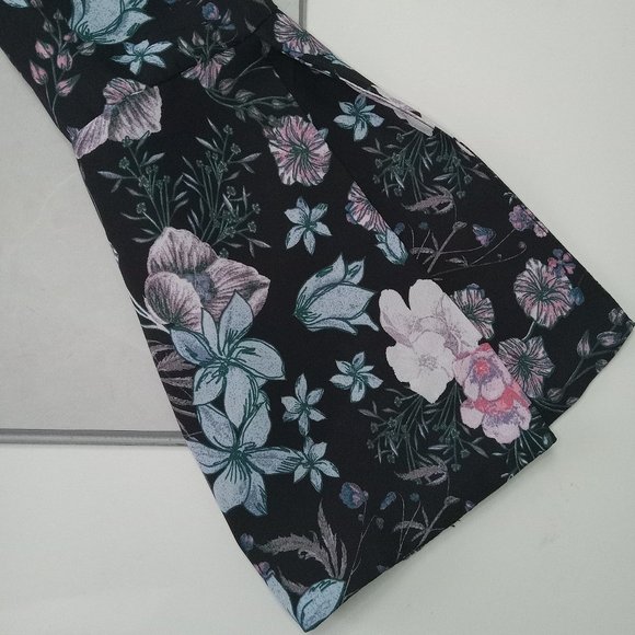 $5 Last Chance! NICOLE MILLER | Long Bell Sleeve Floral Shift Dress - Picture 9 of 11